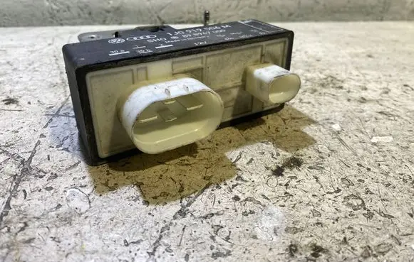Volkswagen Golf VI Coolant fan relay 1J0919506M 898967000