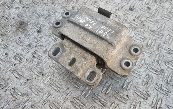 Seat Altea XL Engine mount bracket 1K0199555M
