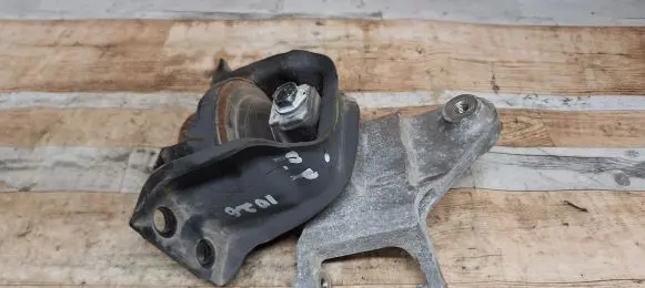 Nissan NV200 Engine mount bracket