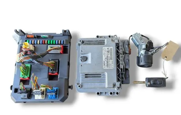 Peugeot 207 Engine ECU kit and lock set 0281017383 9677013180