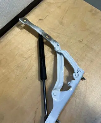 Tesla Model 3 Tailgate/trunk/boot hinge 155148100E