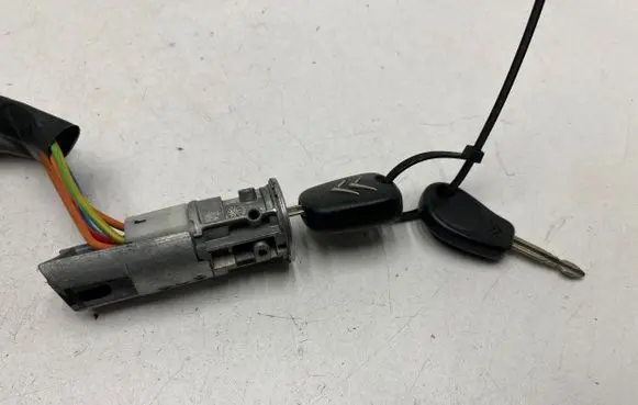 Citroen Xsara Picasso Ignition lock N051539