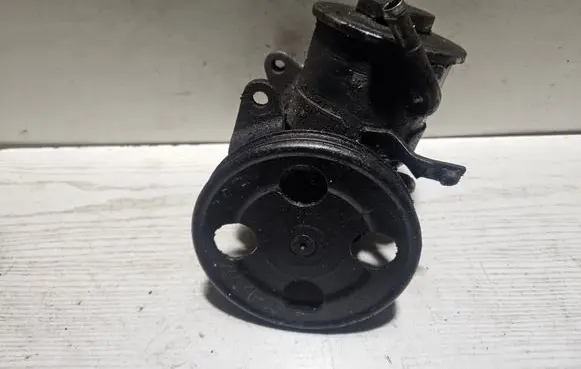 Mitsubishi Galant Power steering pump 4408964 A8726