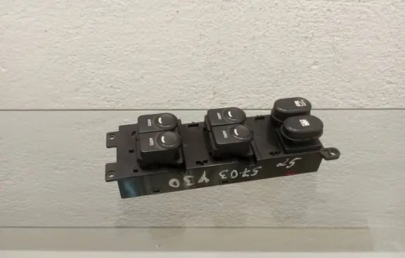 Hyundai i30 Electric window control switch 935702L000 20071108 HB85114