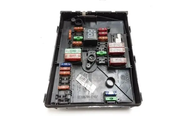 Skoda Octavia Mk2 (1Z) Fuse module 017183071