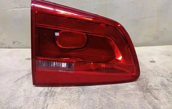 Volkswagen Touran II Tailgate rear/tail lights 1TO945093