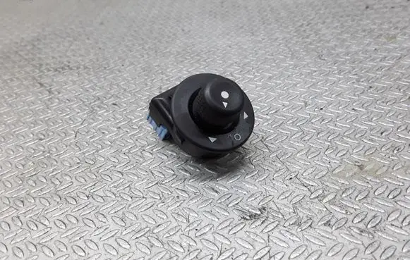 Peugeot 1007 Wing mirror switch 185526