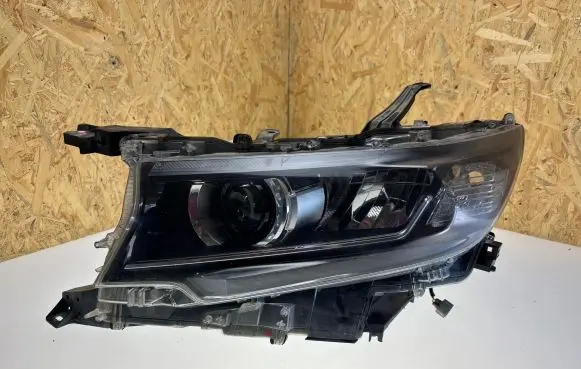 Toyota Land Cruiser J300 Headlight/headlamp T97T609