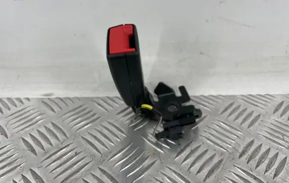 Mercedes-Benz C W205 Rear seatbelt buckle A2058600369 34134736B B080220