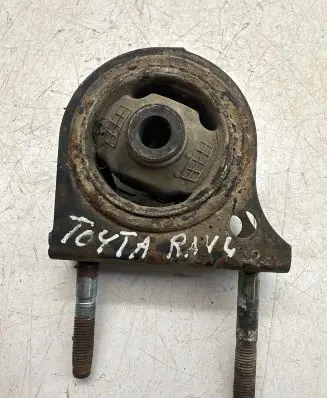Toyota RAV 4 (XA10) Engine mount bracket
