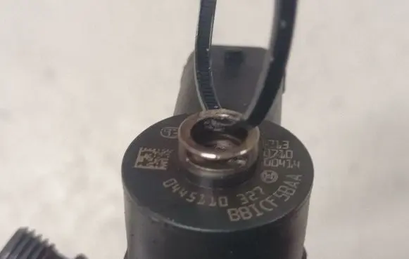 Opel Insignia A Fuel injector 0445110327