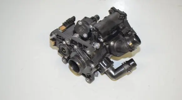 Thermostat/thermostat housing