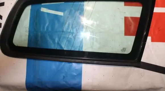 Volvo XC70 Rear side window A029648