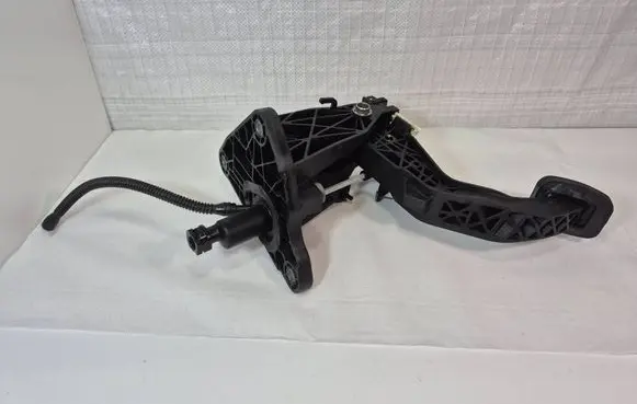Mercedes-Benz B W246 W242 Clutch pedal A2462900419 A2462900112