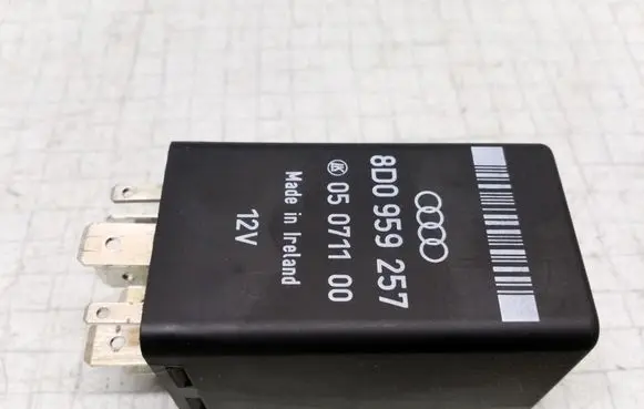 Audi A6 S6 C4 4A Other relay 8D0959257 05071100