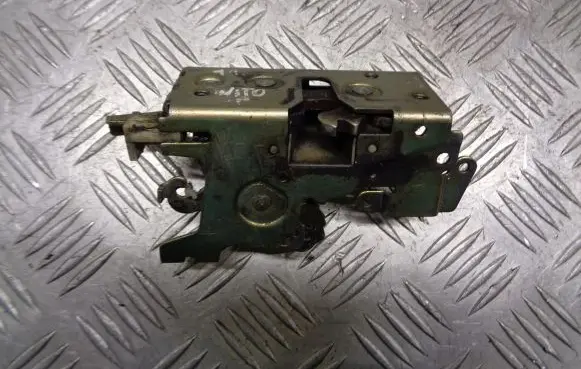 Mercedes-Benz Vito Viano W638 Front door lock A9017201335