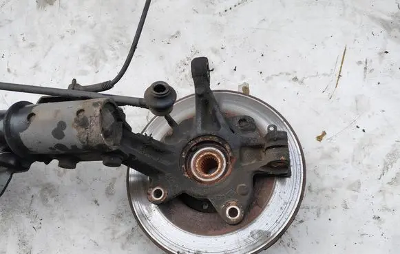 Renault Clio IV Front wheel hub spindle knuckle 