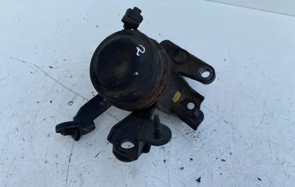 Toyota Corolla Verso E121 Engine mount bracket 1230527020