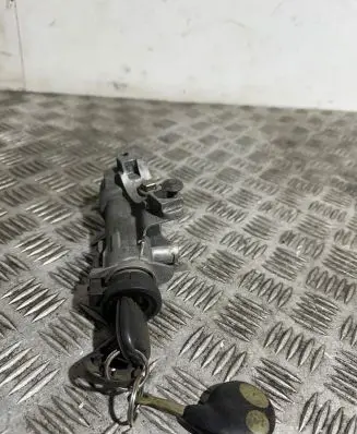 Volkswagen PASSAT B5 Ignition lock 4B0905851B