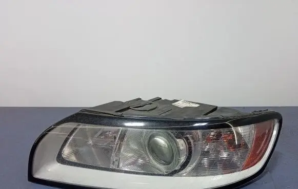 Volvo V50 Headlight/headlamp 30763033
