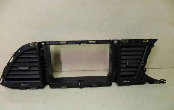 Rear air vent grill