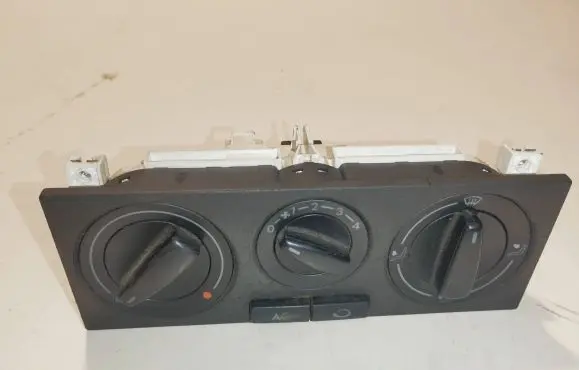 Volkswagen Golf IV Climate control unit 657837L08