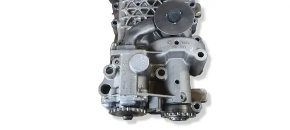 Volkswagen Golf VI Oil pump 06B103535F