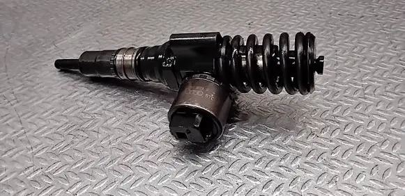 Audi A4 S4 B7 8E 8H Fuel injector 03G130073B 0414720404