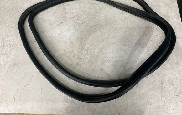 Volvo XC70 Front door rubber seal 