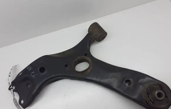 Toyota Verso Front lower control arm/wishbone