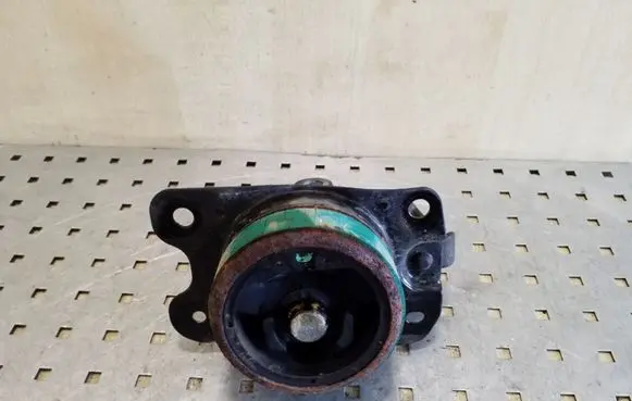 Chevrolet Captiva Engine mount bracket H61755A