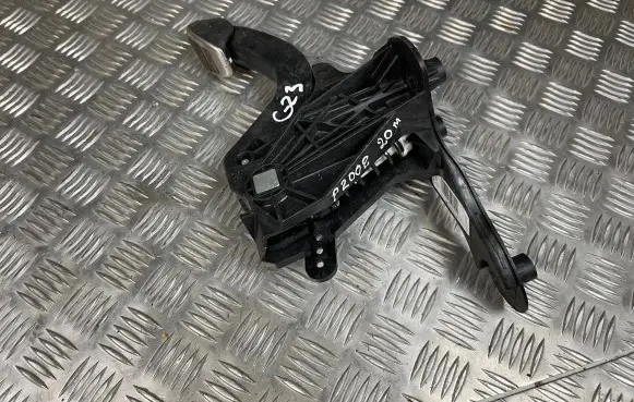 Peugeot 2008 II Clutch pedal 9824262180