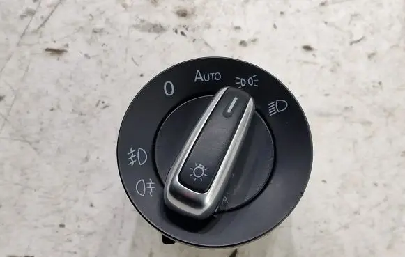 Volkswagen PASSAT B7 Light switch 3C8941431A