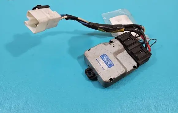 Lexus IS 200-300 Central body control module 87165-22050 IMPRK1364930