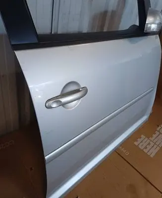 Volkswagen Touran I Front door