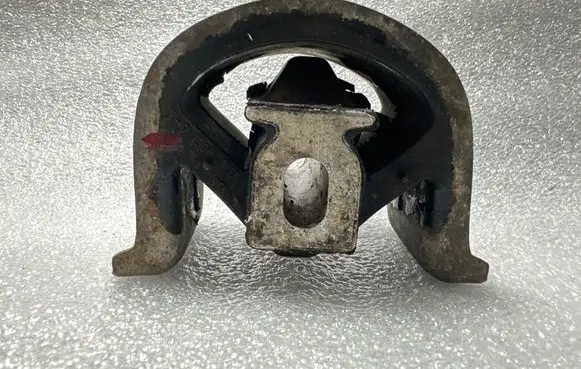 Engine mount bracket