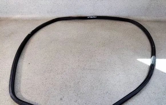 Volkswagen Golf VII Front door rubber seal