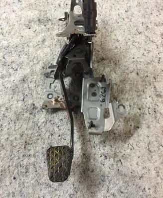 Ford Turneo Courier Brake pedal