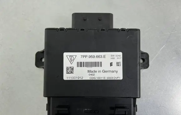 Volkswagen Touareg II Voltage converter/converter module 7PP959663E