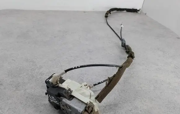 Citroen Berlingo Sliding door lock 828421