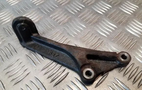 Toyota Land Cruiser (J120) Engine mounting bracket