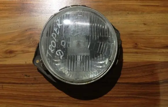 Isuzu Trooper Headlight/headlamp