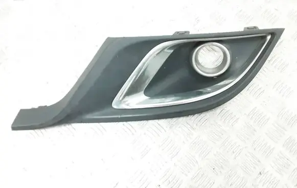 Dodge Durango III Front fog light trim/grill 05113678AC
