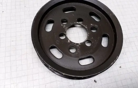 Volkswagen PASSAT B5.5 Power steering pump pulley 038145255D