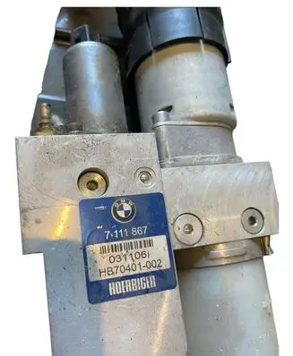 BMW 5 E60 E61 Tailgate hydraulic pump motor 7111867