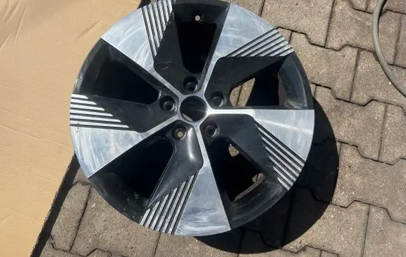 Renault Megane E-Tech R18 alloy rim 