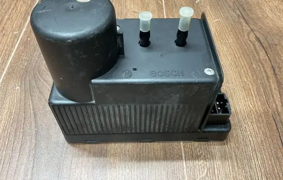 Mercedes-Benz C W202 Central locking vacuum pump 2028001548