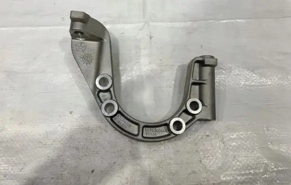 Jeep Cherokee Engine mount bracket 68293004AA
