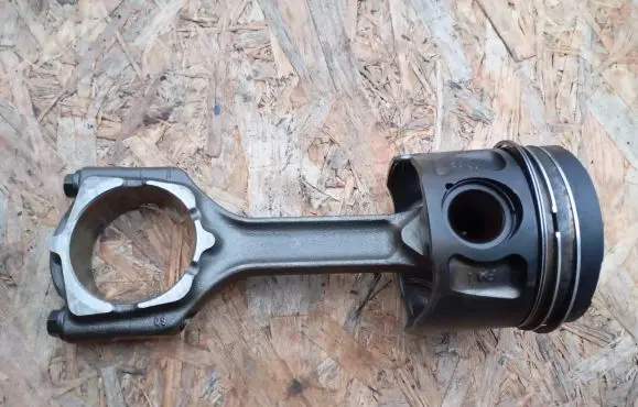 Piston with connecting rod