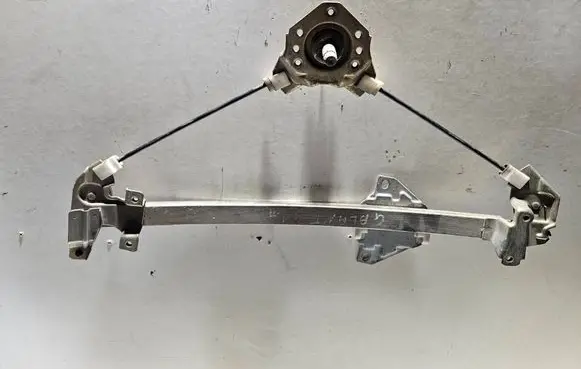 Mitsubishi Galant Front door manual window regulator